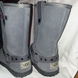 GRAY UGGS